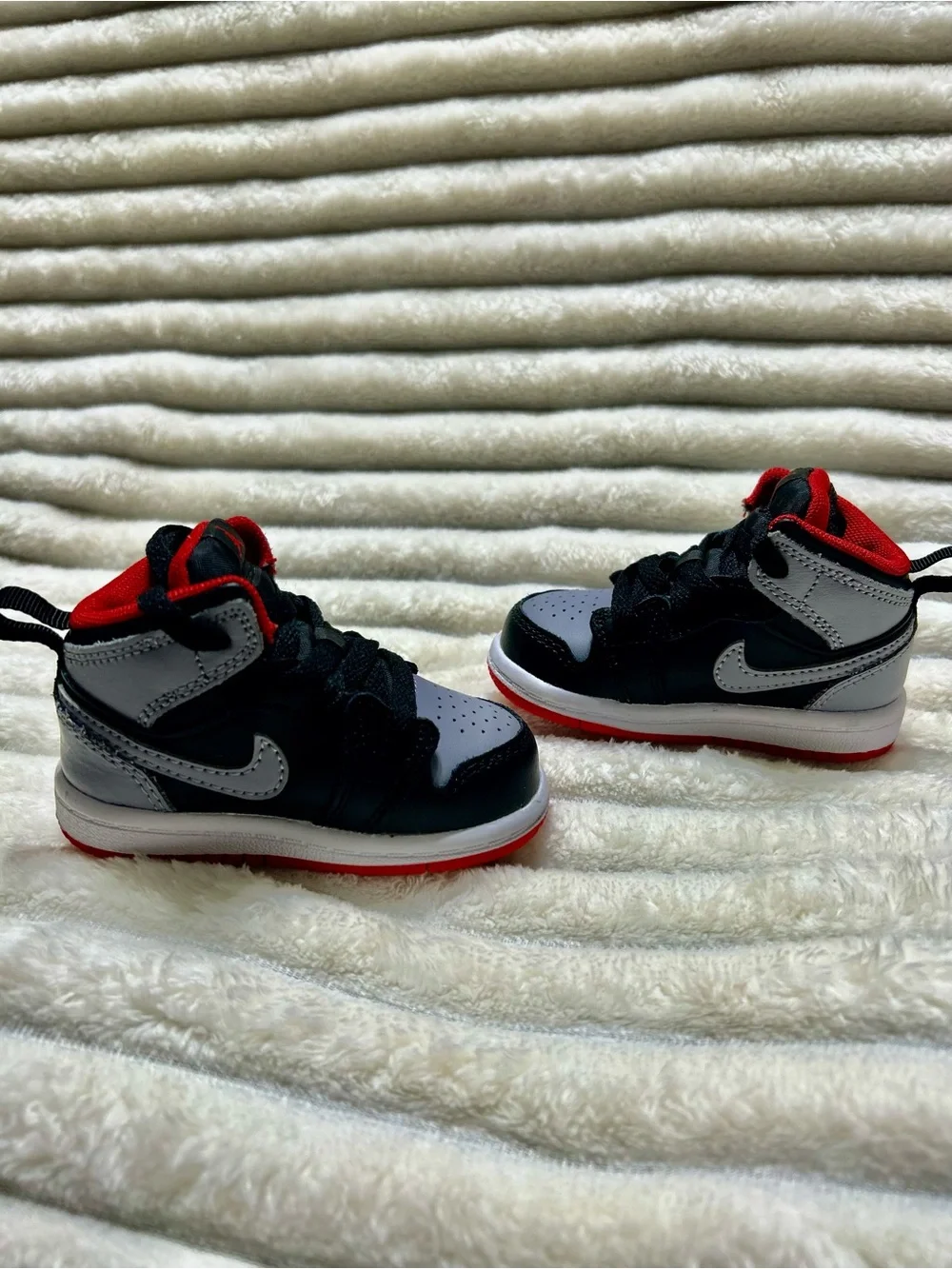 Air Jordan 1 Mid Bred Shadow Unisex Baby/Toddler Sz 4C DQ8425-006 NWOB